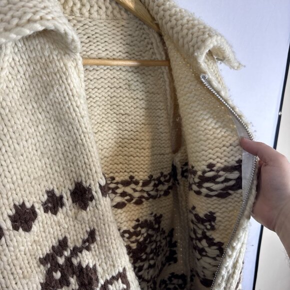 Cowichan-Style Hand Knit Wool Zip Sweater Men’s Small Reindeer Snowflake - Picture 5 of 5